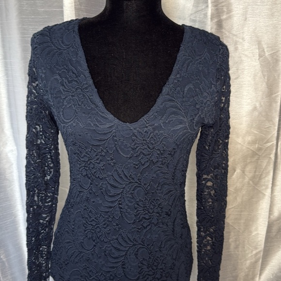 Abercrombie & Fitch Women’s L Lacy Embroidered Navy V Neck Long Sleeve Top - Picture 5 of 10